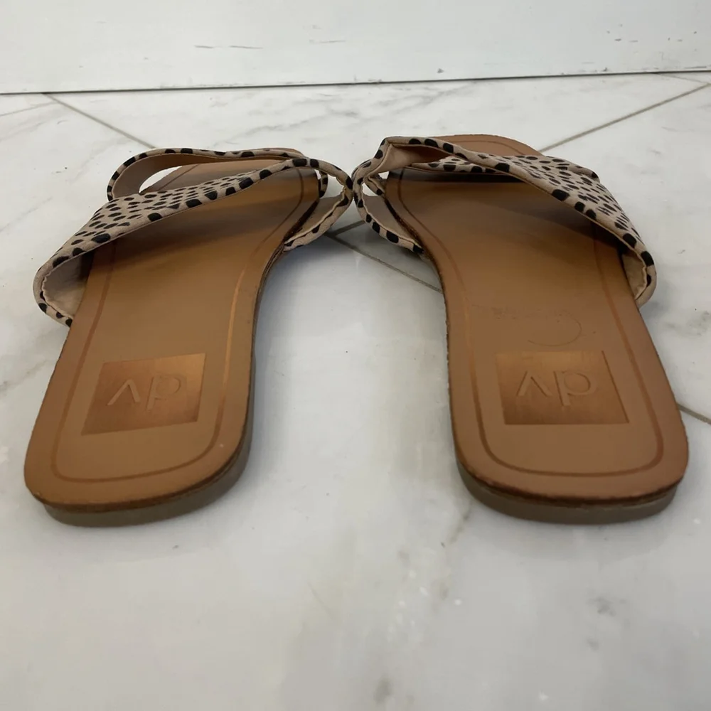DV Dolce Vita Women's 7.5 Leopard Print Flat Strappy Sandals Good Condition - Picture 3 of 6
